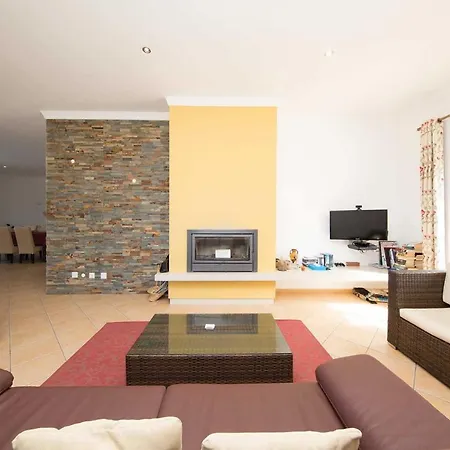 Villa Campina Sleeps 6 Air Con Wifi *