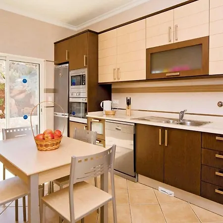 Campina Sleeps 6 Air Con Wifi Villa